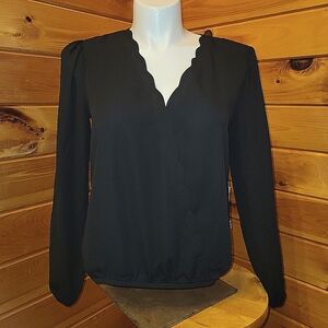 💰⏳️Nine Britton Scalloped V neck Sheer Blouse NWT MED
